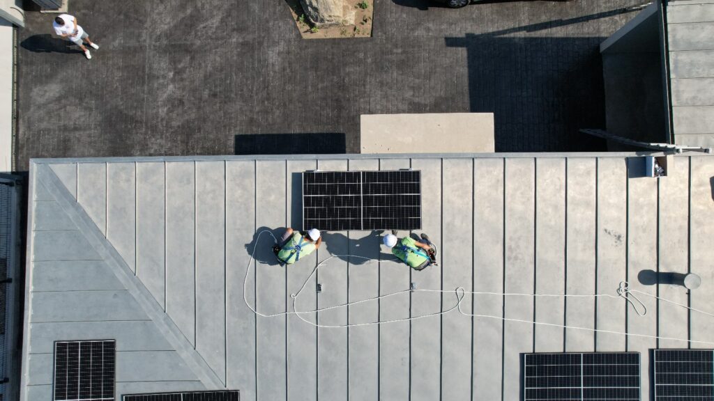 tejado con trabajadores